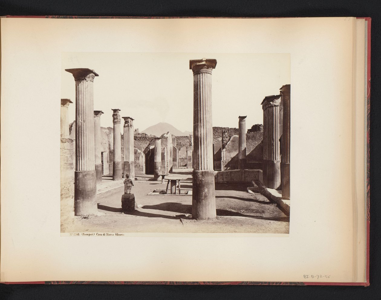Vy över ruinerna av Marco Olconios hus i Pompeji, Italien (Pompeii) Casa di Marco Olconio (titel på objekt) av Giorgio Sommer (attributed to)