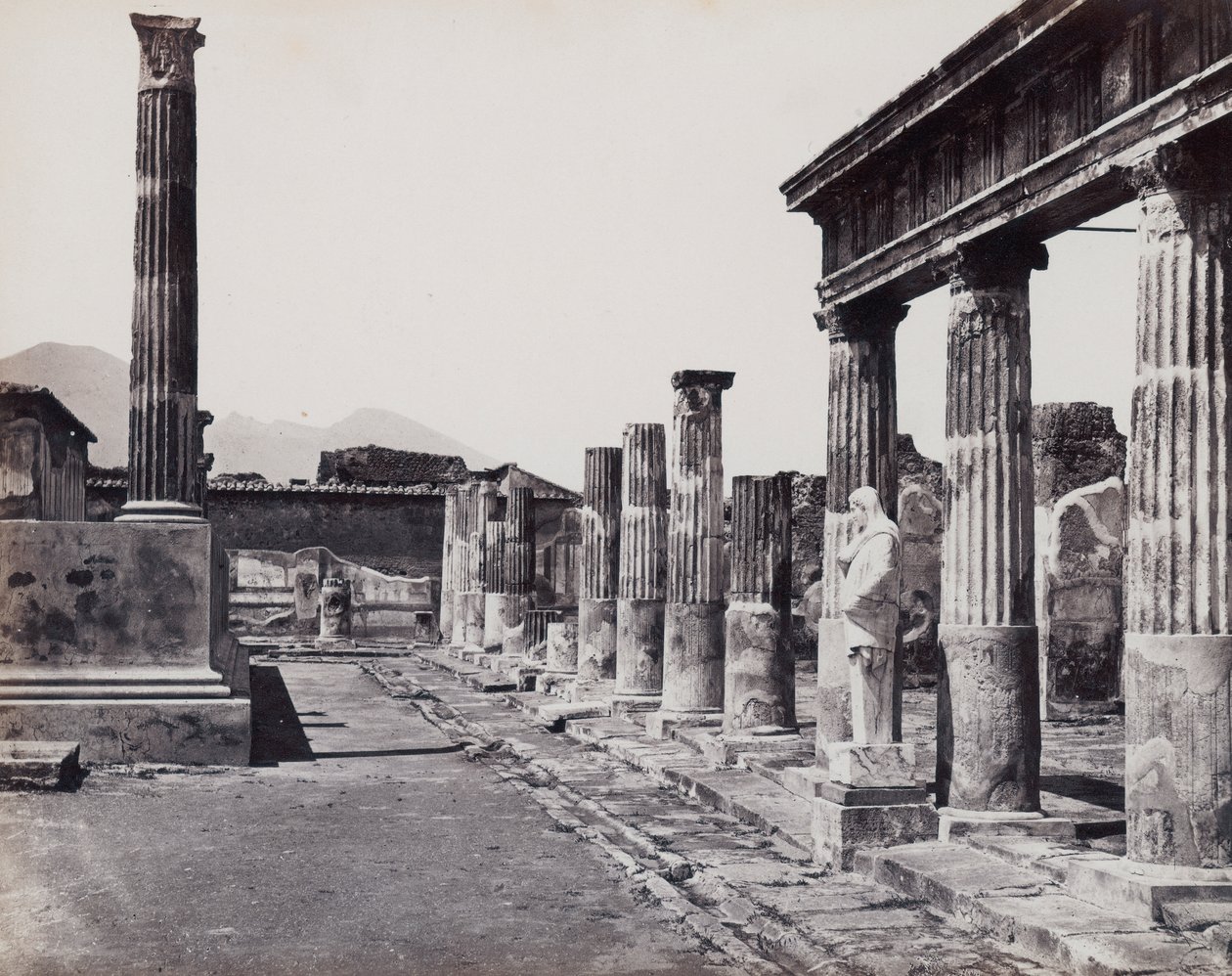 Östra pelargången av Venus Pompeiianas tempel i Pompeji av Giorgio Sommer