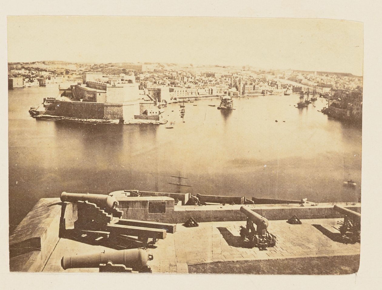 [Fort St. Angelo på Malta]. av Giorgio Sommer