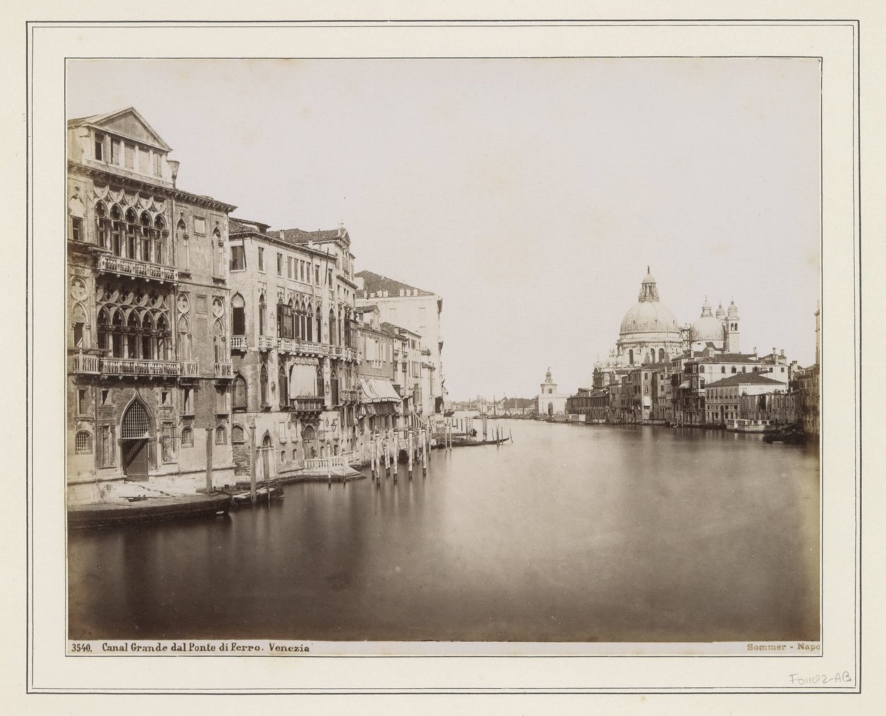 Utsikt över Canal Grande i Venedig med Santa Maria della Salute till höger av Giorgio Sommer