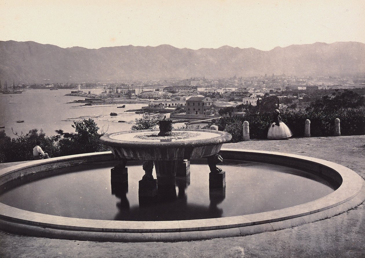 "Panorama från Villa Belmonte med fontänen. Palermo" av Giorgio Sommer