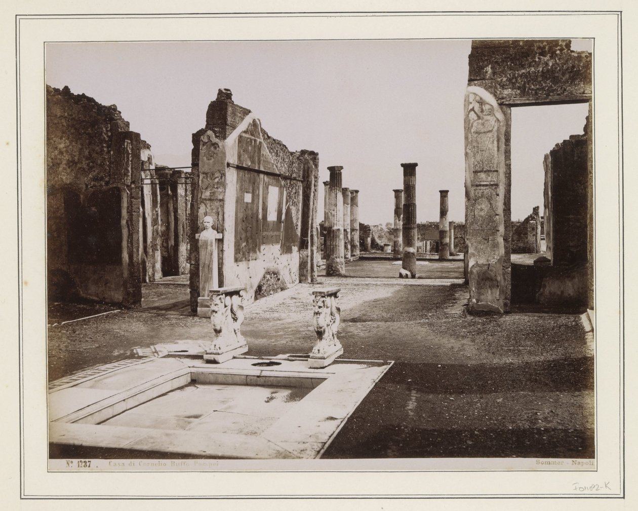Rester av Casa di Cornelia Ruffo i Pompeji av Giorgio Sommer
