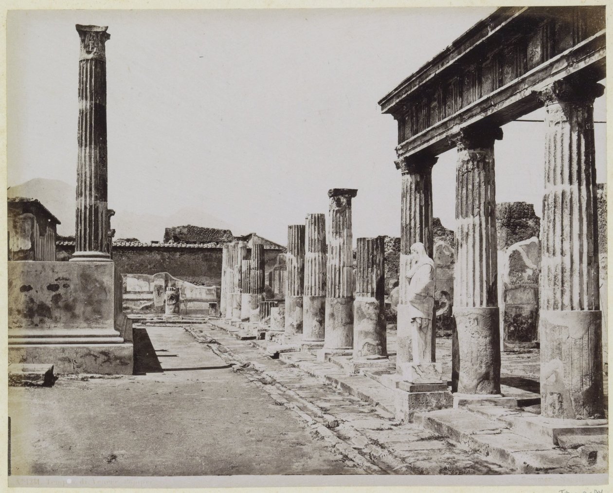 Venustemplet i Pompeji av Giorgio Sommer