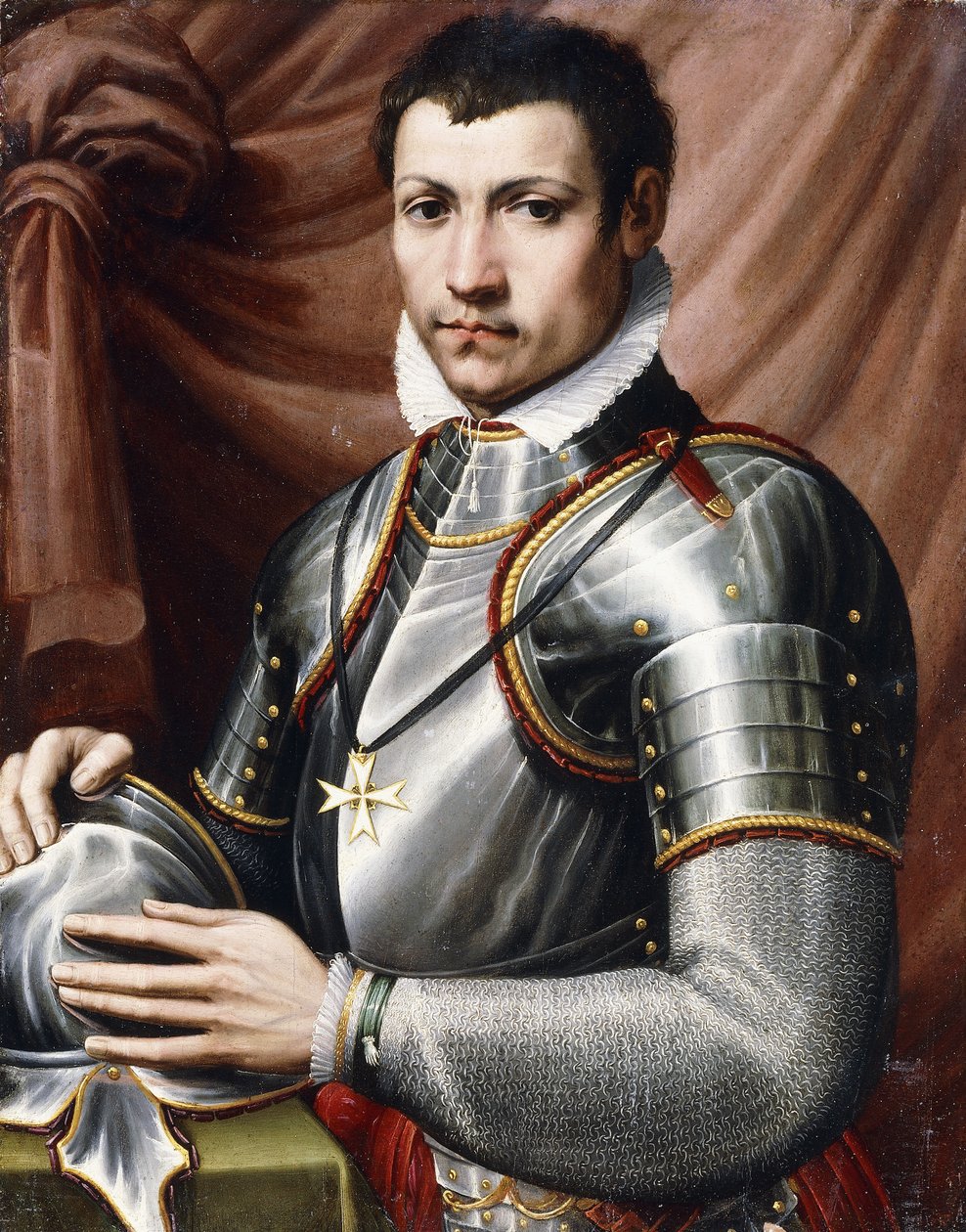 Porträtt av en riddare av Malta, halvlångt, i rustning, med en hjälm på ett bord, en gardin bakom, av Giorgio Vasari