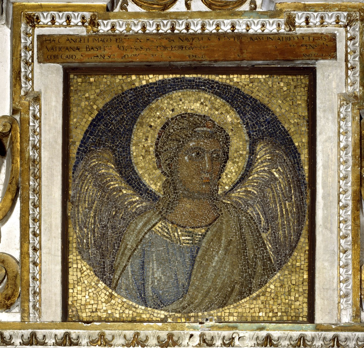 ängel. Fragment av kapseln. Mosaik med guldbakgrund utförd av Giotto di Bondone (1267 - 1337) och arkitektur från Maderno av Giotto (c.1266-1337)
