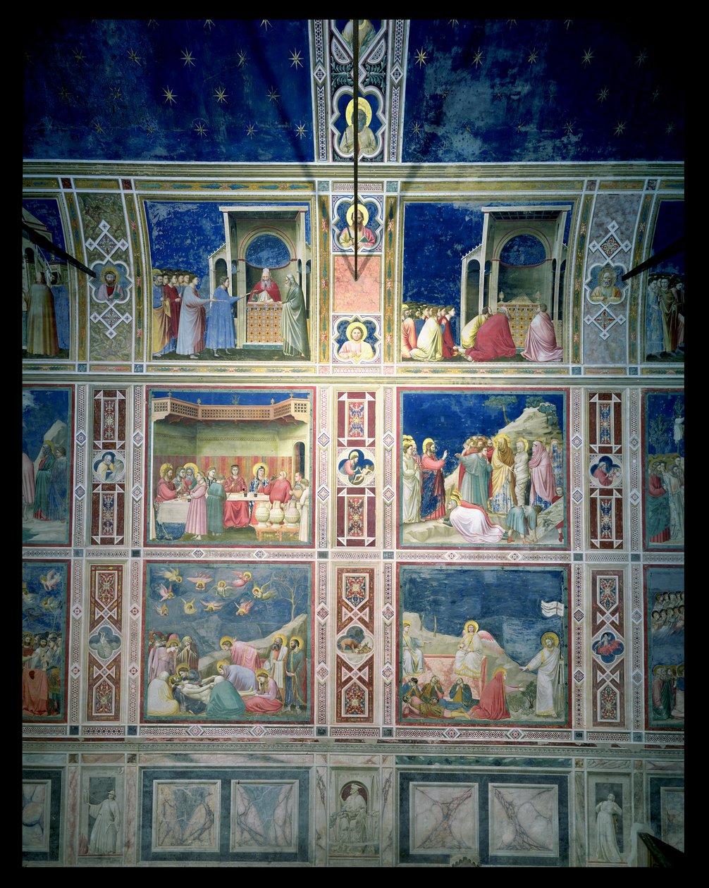 Vy över freskerna på vänster vägg, ca 1303-05 (efter restaurering) av Giotto di Bondone