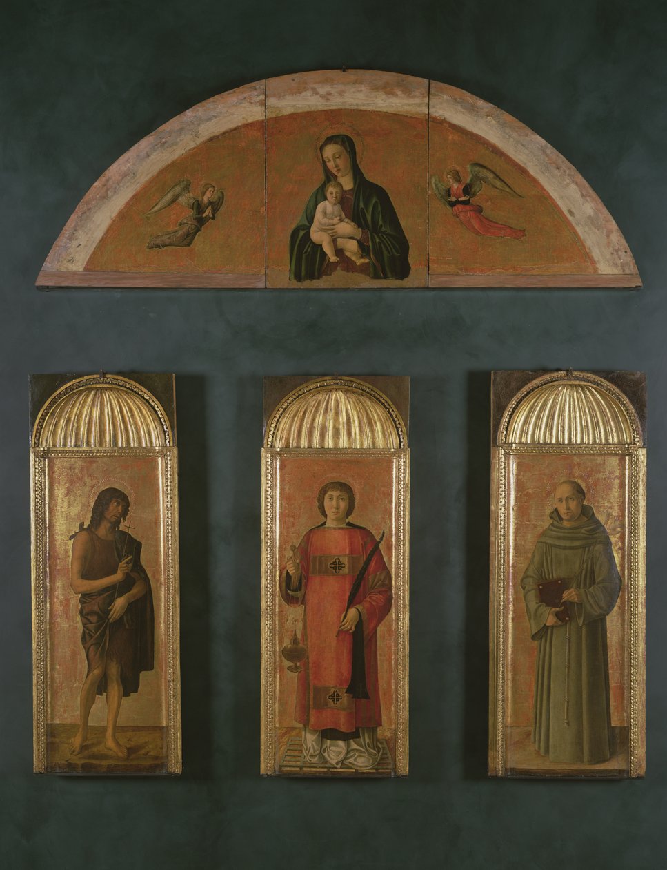 Sankt Laurentius mellan Johannes Döparen och Sankt Antonius av Padua, i lunetten Madonna och barn med änglar (tempera och bladguld på panelen) av Giovanni Bellini