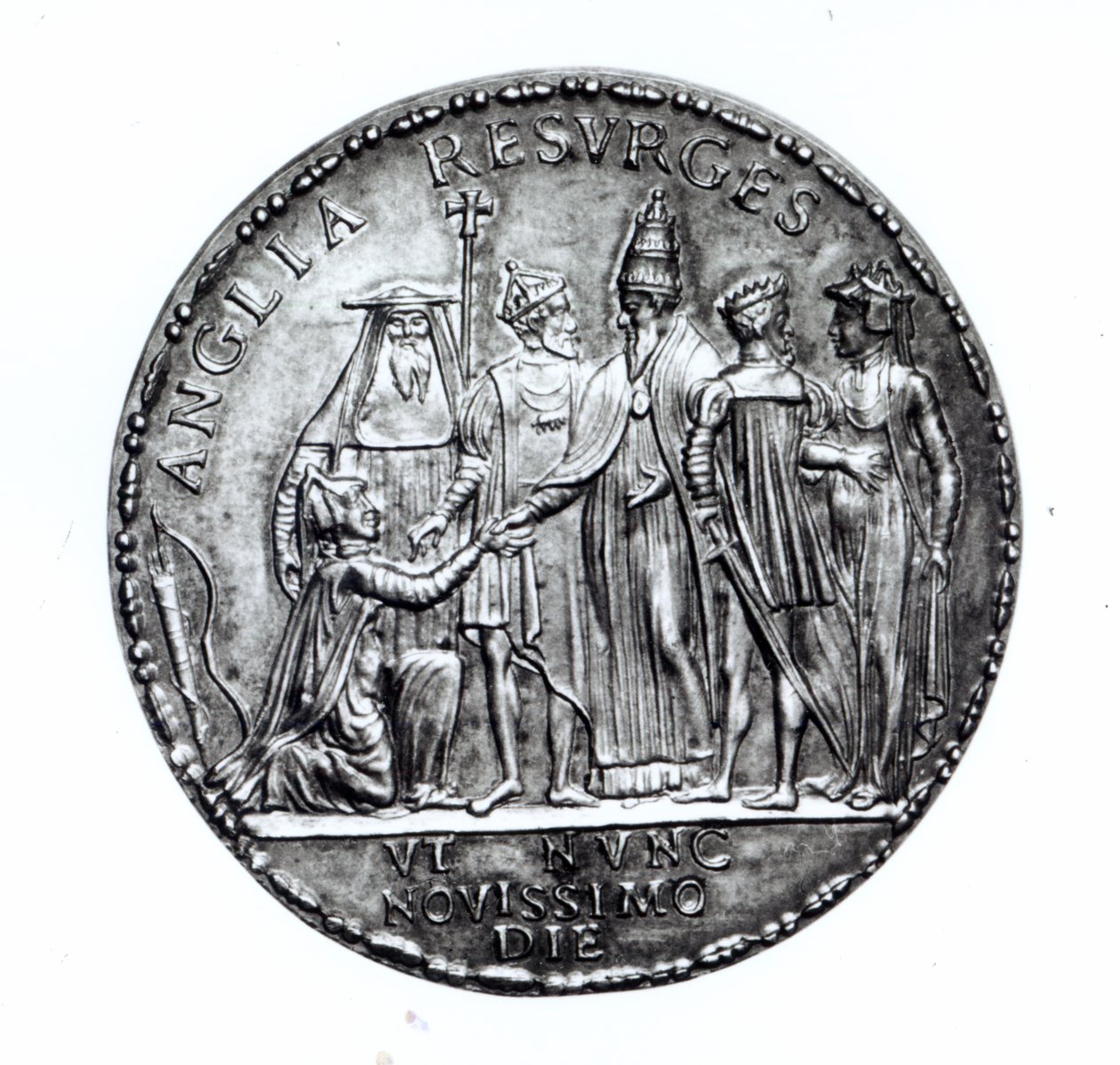 Medalj slagen av påven Julius III för att fira Englands återupprättande av den katolska kyrkan, 1554 (silver) av Giovanni da Cavino