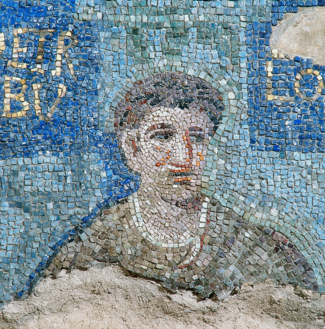 En apostel, detalj av mosaiken av de tolv stammarna i Israel och de tolv apostlarna, vid Lombardskolan, inrymd i kapellet i San Aquilino, i basilikan San Lorenzo Maggiore i Milano av Phillipe de Marlier