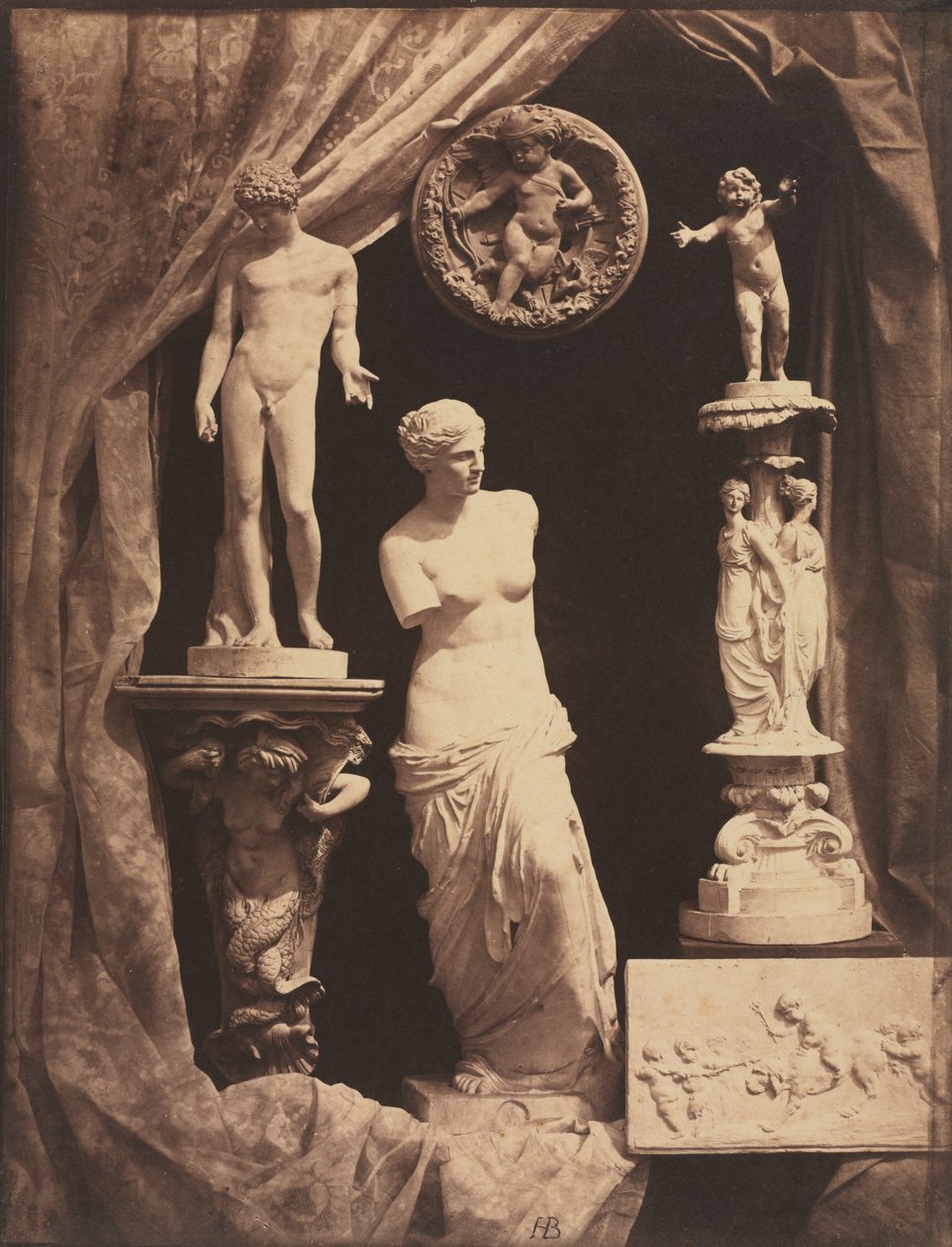 Stilleben med statyer och draperier av Giovanni Domenico Tiepolo