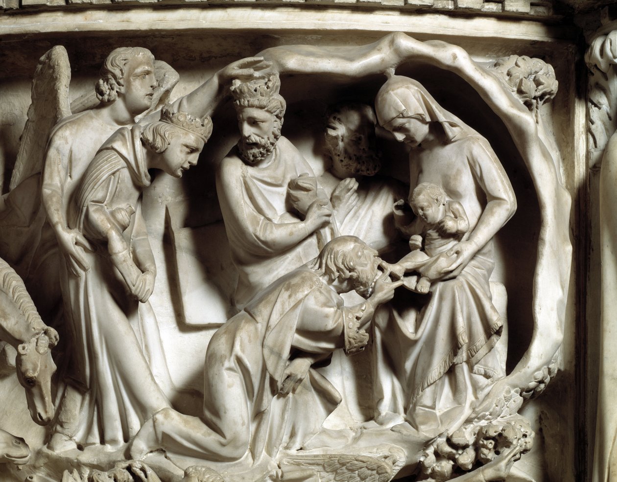 Detalj av relieferna av stolen realiserade av Giovanni Pisano (1248-1314): Detalj av relieferna av marmorpredikstolen, tillbedjan av magi 1302-1311 Cathedrale of Pisa (Duomo di Pisa), Italien av Giovanni Pisano