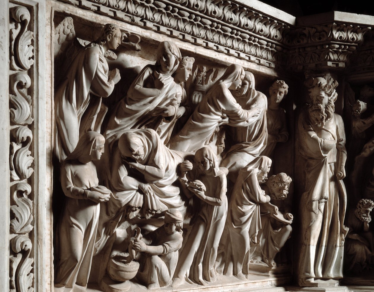 Detalj av relieferna av stolen realiserade av Giovanni Pisano (1248-1314): bebådelsen, besöket och födelsen av Johannes Döparen (Detalj av relieferna från marmorpredikstolen, bebådelse, besök och födelse av Johannes Döparen) 1302 -1311 Cath av Giovanni Pisano