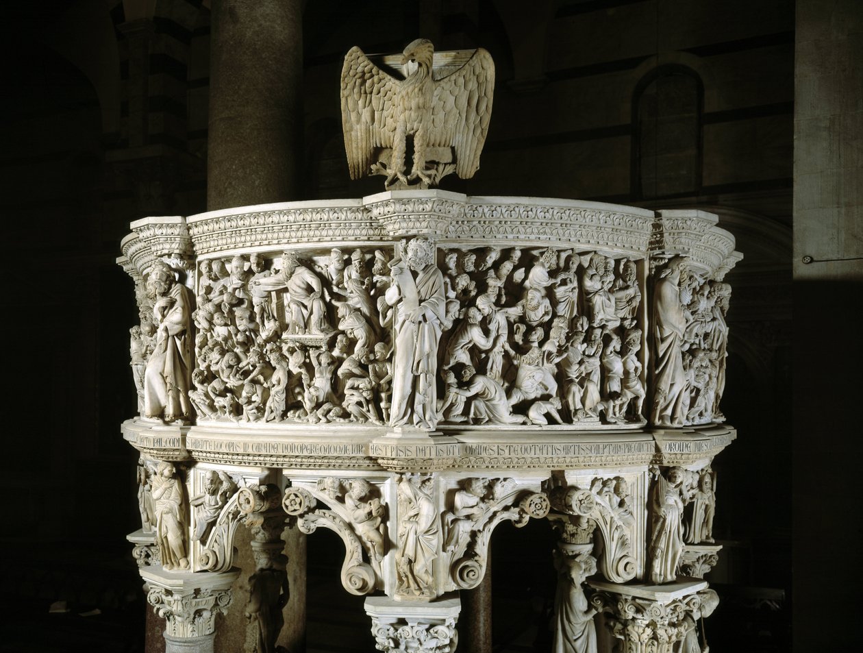 Översikt över den övre delen av stolen realiserad av Giovanni Pisano (1248-1314) (Detalj av relieferna av marmorpredikstolen) 1302-1311 Cathedrale de Pisa (Duomo di Pisa), Italien av Giovanni Pisano