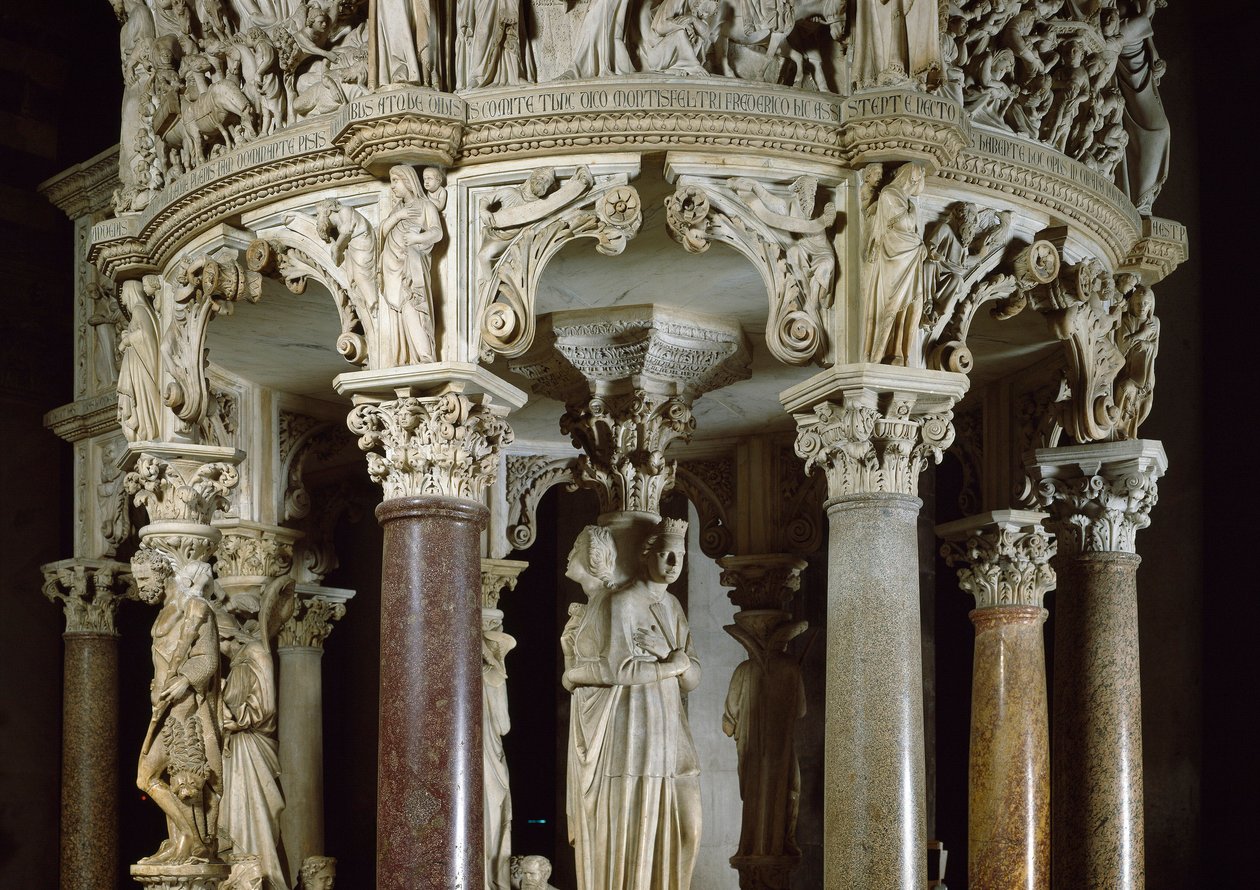 Teologiska dygder och Hercules till vänster Detalj av skulpterade grupper som stöder predikstolen. Marmorskulptur av Giovanni Pisano (1248-1314). 1302-1311 Cathedrale of Pisa (Duomo di Santa Maria Assunta di Pisa), Italien av Giovanni Pisano