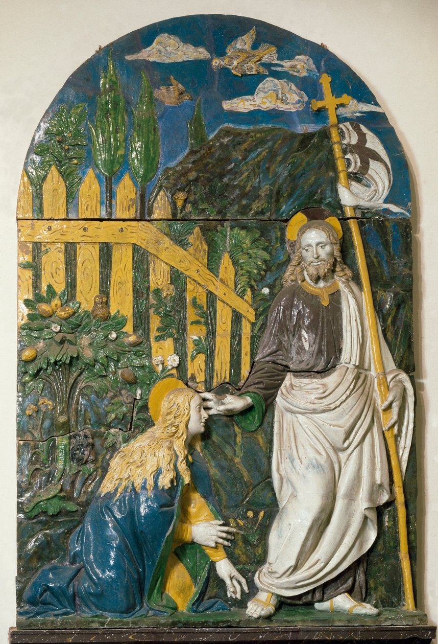Noli me tangere Jesus Kristus håller en vit flagga (standard) slagen med ett rött kors och hans aureol är markerad med ett kors. Keramiska reliefstrumpor av Giovanni della Robbia (1469-1529) Florens, Museo Nazionale del Bargello av Giovanni della Robbia