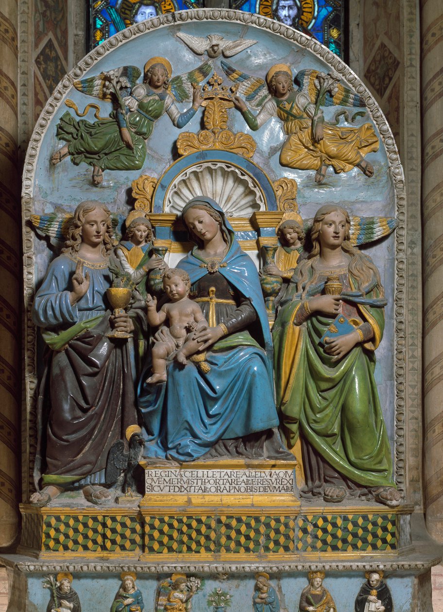 Jungfrun och barnet med Saint Madeleine och Saint John Evangelist Marmor och terrakotta polykrom av Giovanni della Robbia (1469-1529) Florens, Santa Croce-kyrkan, Cappella Pulci av Giovanni della Robbia