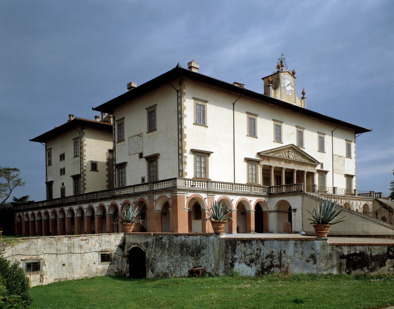 Fasad av Villa Medicea av Poggio a Caiano - ca. 1480-1485 av Giuliano Giamberti da Sangallo