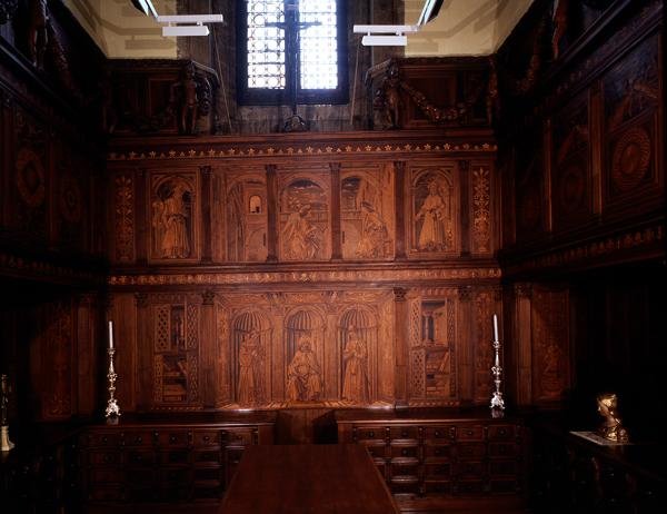 Skåp efter restaurering i norra sakristian (Sacrestia delle Messe) (inlagt trä) (se 143297) av Giuliano da Maiano