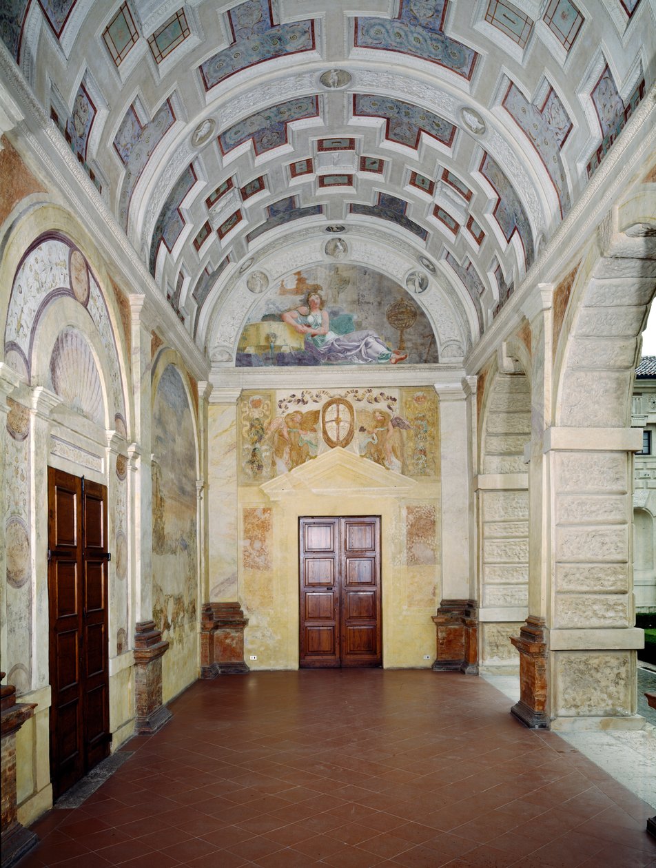 Loggia delle Muse med inkapslat tak och lunett med en fresk av Castalia, vattennymf från en profetisk källa på Parnassus, ca 1528 av Giulio Romano