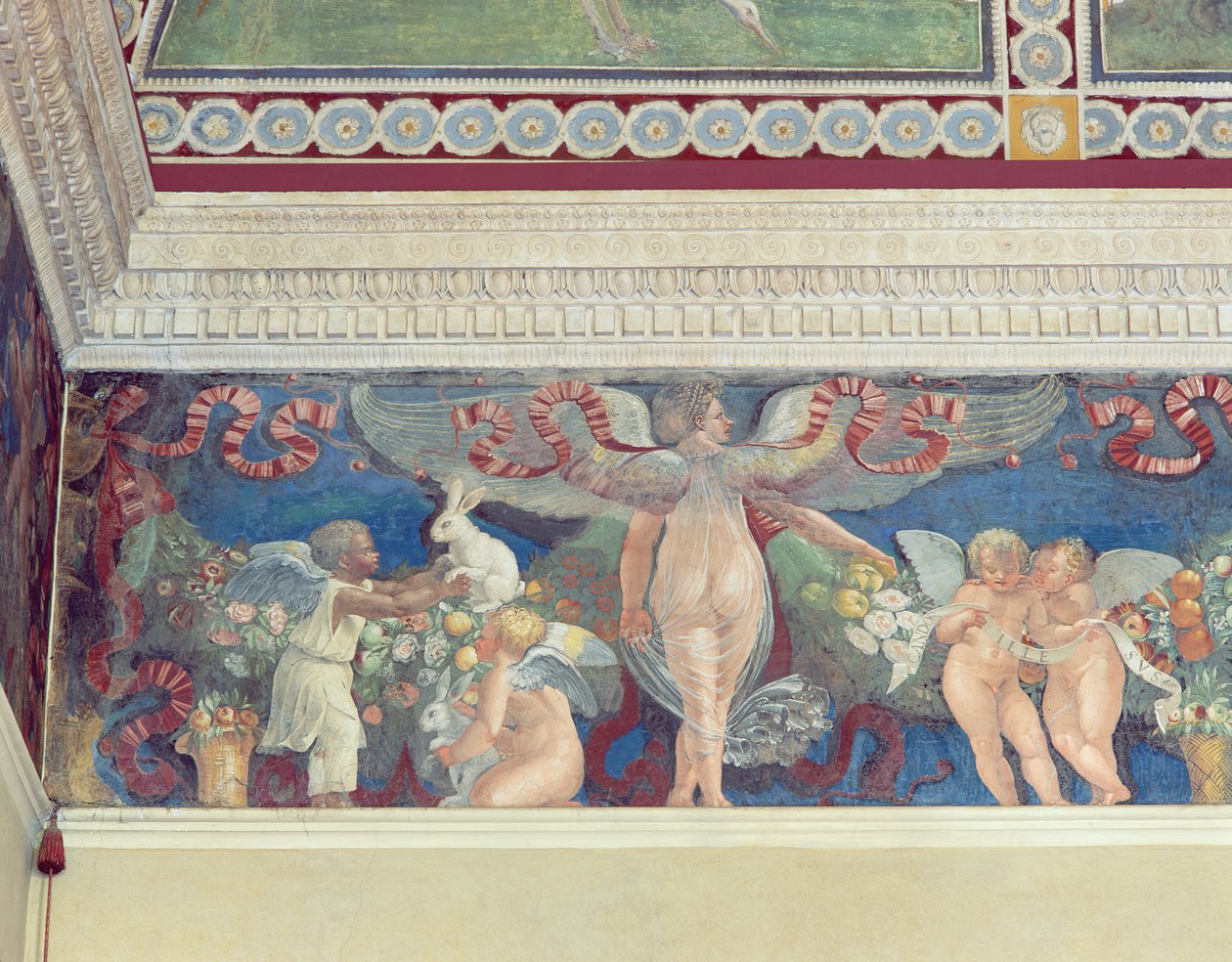 Fris från Camera con Fregio di Amorini Chamber of the Cupid Frisdetalj av två amoriner, en svart, leker med kaniner, fresk från 1520-talet se även 109417-109418 av Giulio Romano