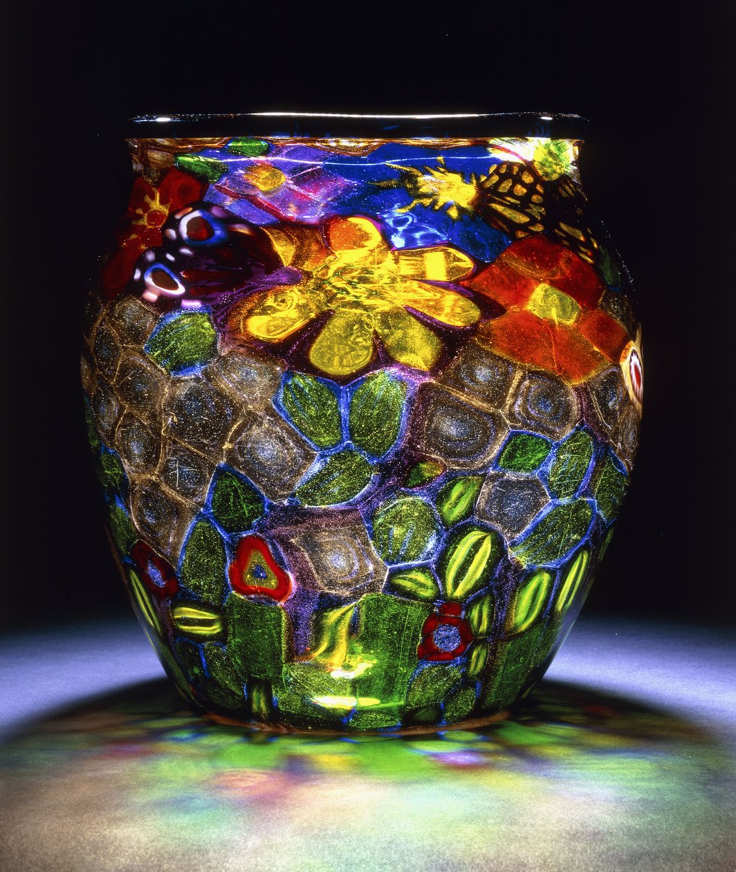 En Murrhine-glasvas, med fyra fjärilar, blommor och löv, c.1918 (glas dekorerat i Murrhine-teknik) av Giuseppe Barovier