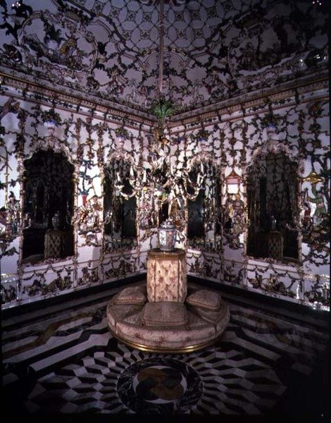 Corner of the Salon Chino (kinesiskt rum) utfört helt i porslin, 1769 (porslin) (för detaljer se 93238-9) av Giuseppe Gricci
