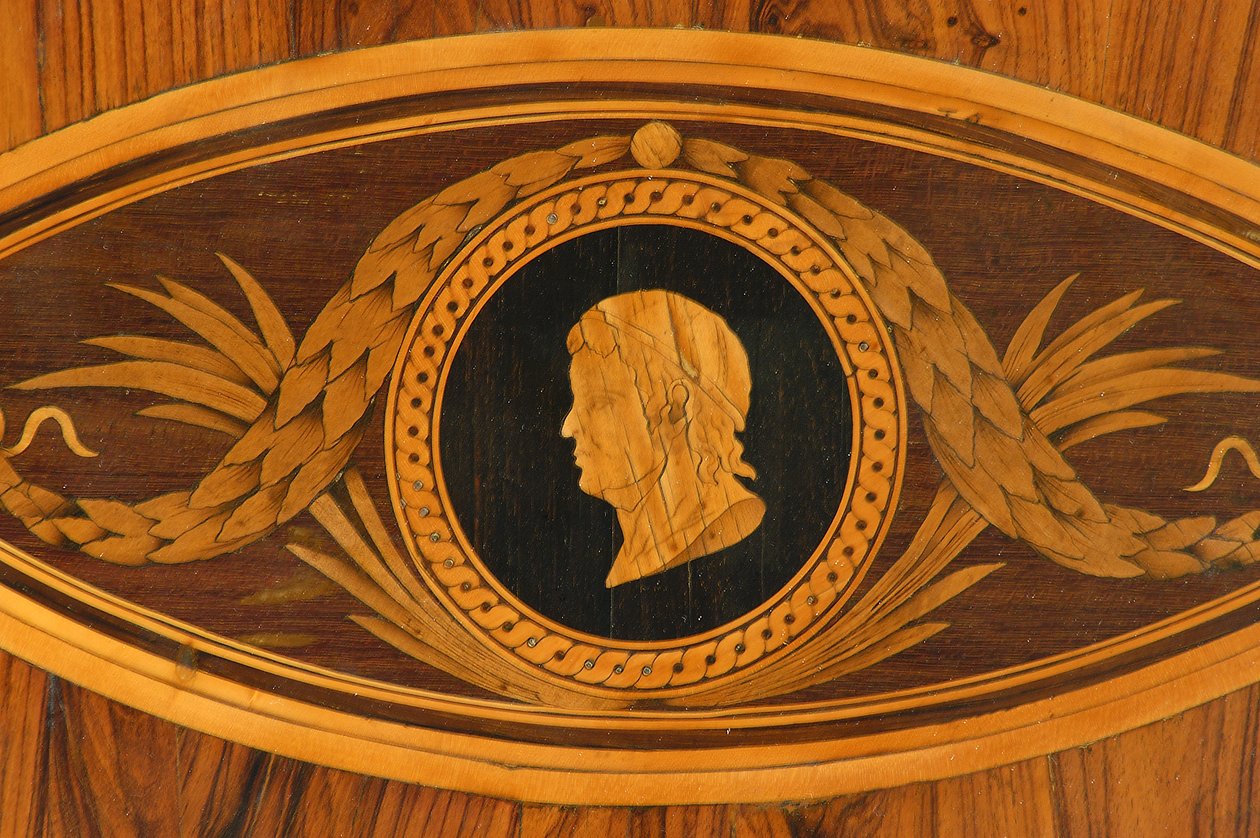 Detalj av toppen av ett bord (trä) av Giuseppe Maggiolini