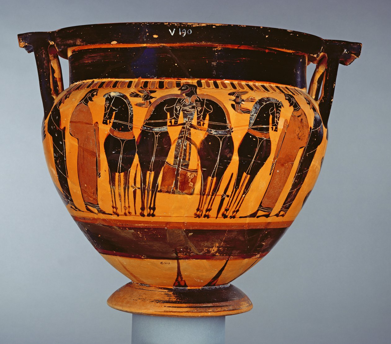 Attisk kolonnkrater med svart figur dekorerad med en fyrhästars vagn, av Louvrens målare F6, från Gela, c.575-550 f.Kr. (keramik) av Greek