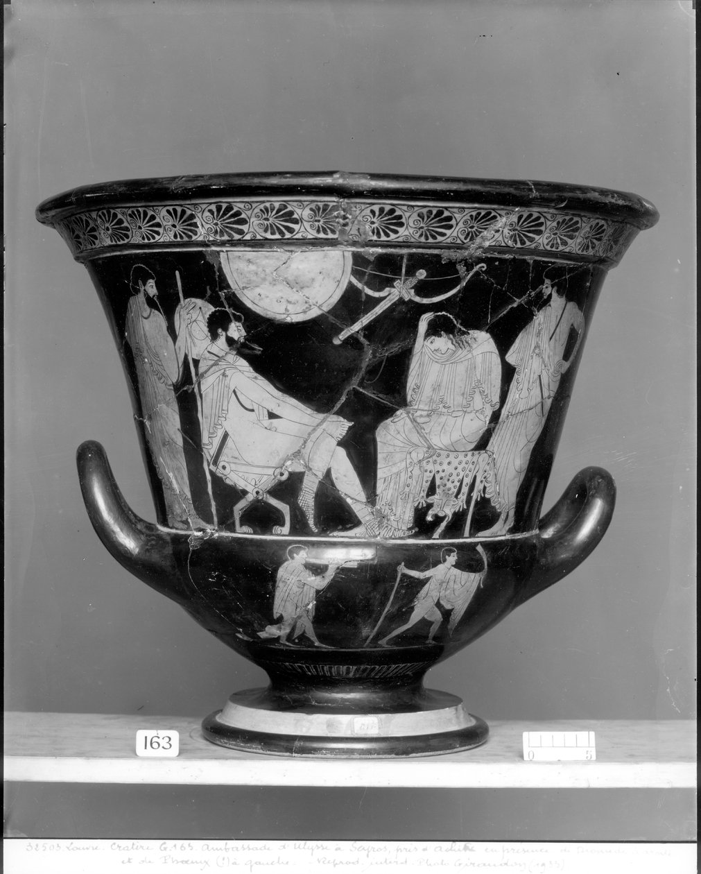Attisk rödfigurig kalyxkrater föreställande Odysseus som erkänner Akilles förklädd till kvinnan Pyrrha, ca 500 f.Kr. (keramik) av Greek