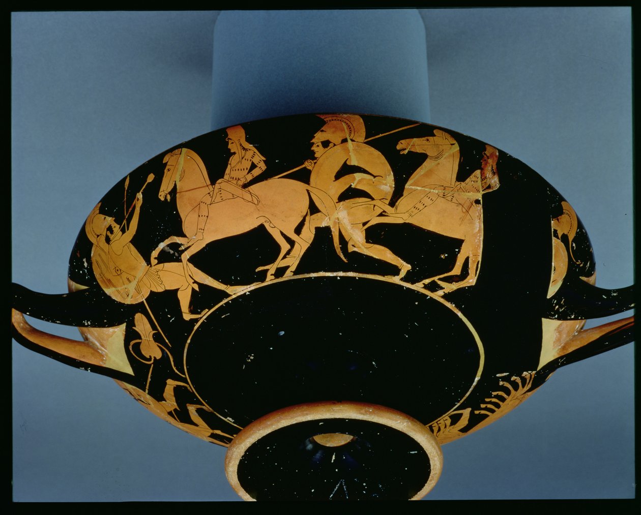 Vindskopp med röd figur dekorerad med våldtäkten av Antiope, av Oltos, ca 510 f.Kr. (keramik) av Greek