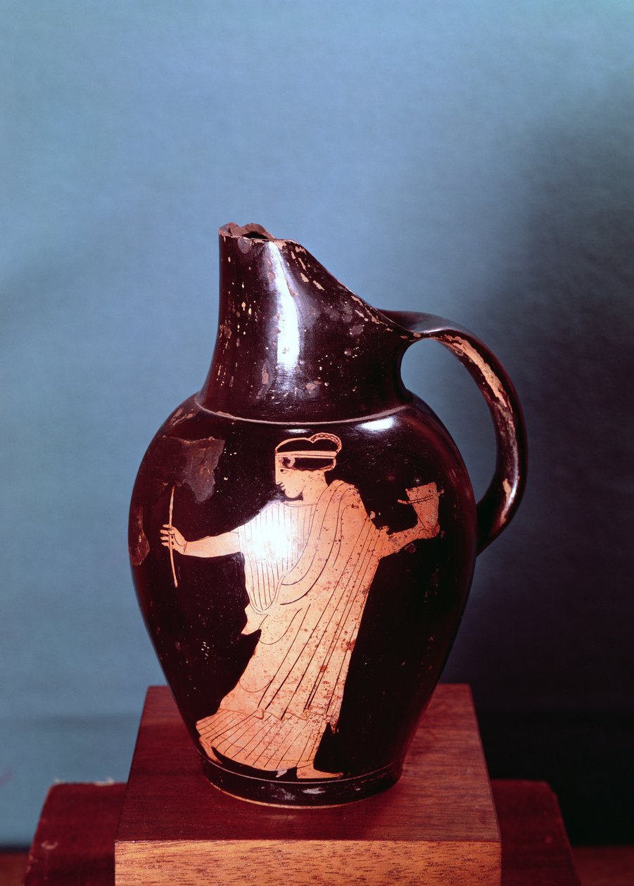 Attic rödfigur oinochoe, föreställande trollkvinnan Circe som förföljs av Ulysses (keramik) (se även 190217) av Greek