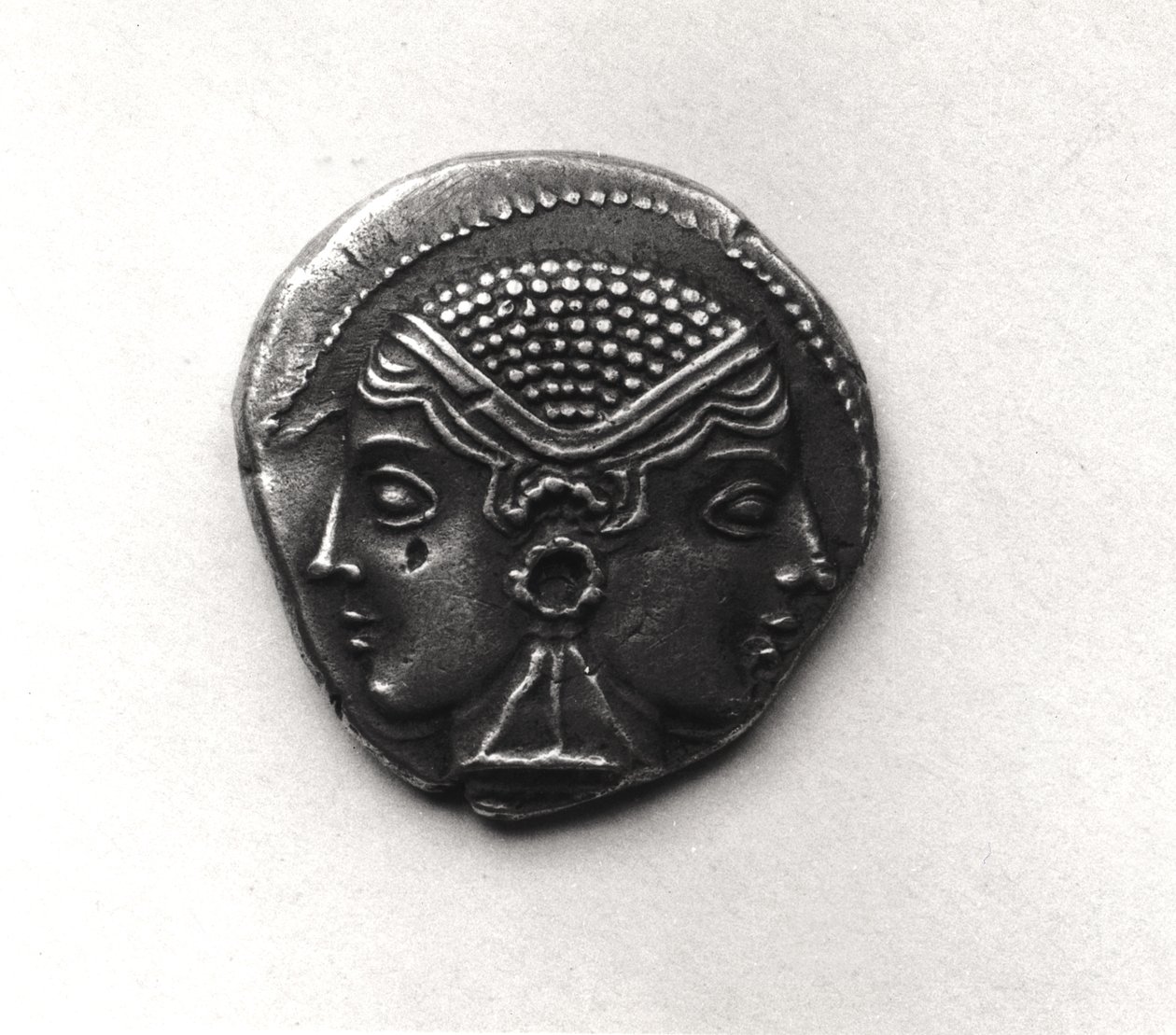 Mynt från Lampsacus med ett Janiform-huvud (metall) av Greek