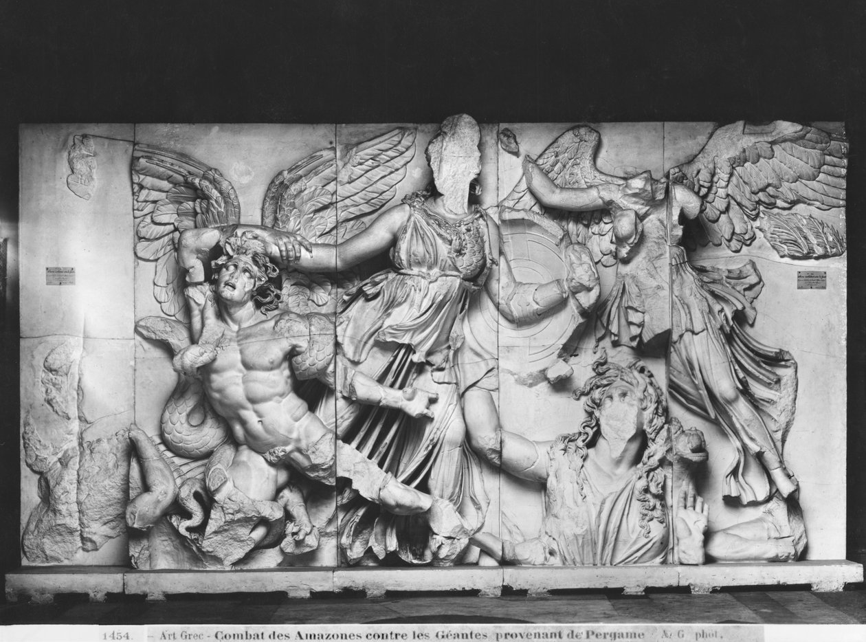 Kopia av Zeus och Athenas stora altare, från Pergamon, ca 180-160 f.Kr. (gips av marmor) av Greek