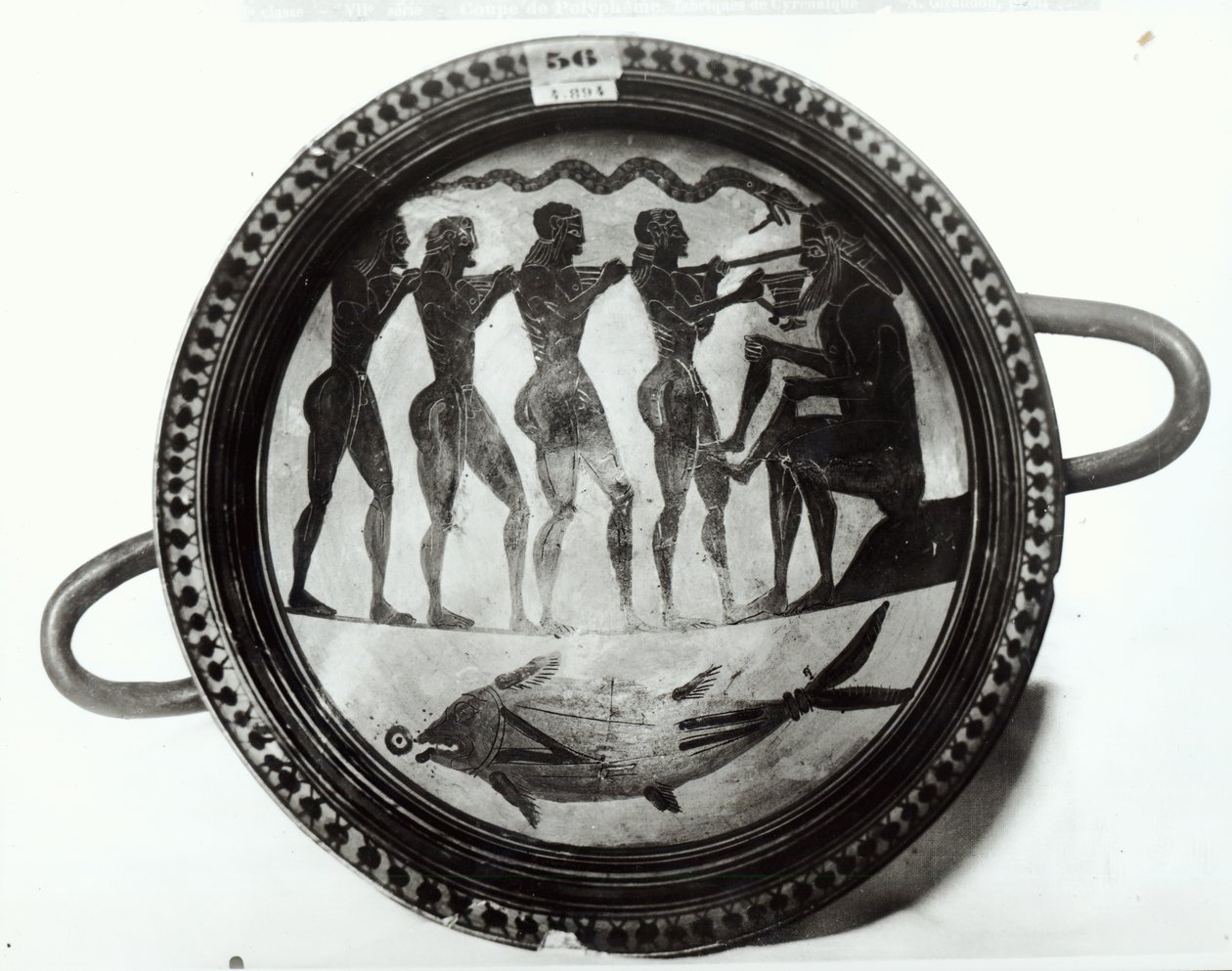Kopp föreställande Odysseus och hans följeslagare som bländar Polyfemos (keramik) (se även FLA 168743 i färg) av Greek