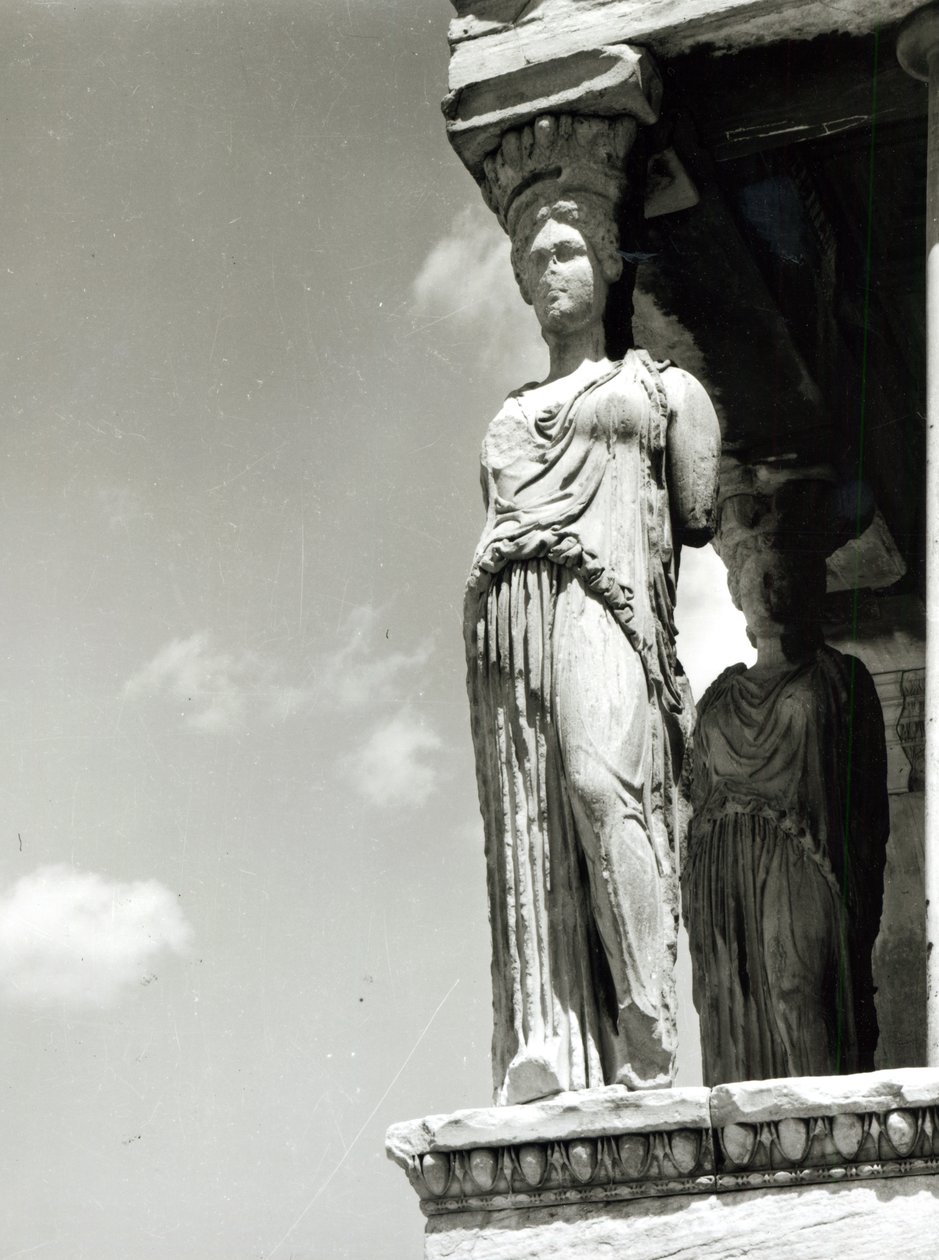 Detalj av en karyatid från Erechtheion, 421-406 f.Kr. marmor bw foto av Greek