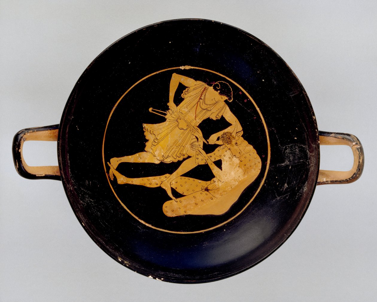 Interiör av en skyphos med röd figur som föreställer Theseus och Minotauren, c.500-talet f.Kr. (keramik) av Greek