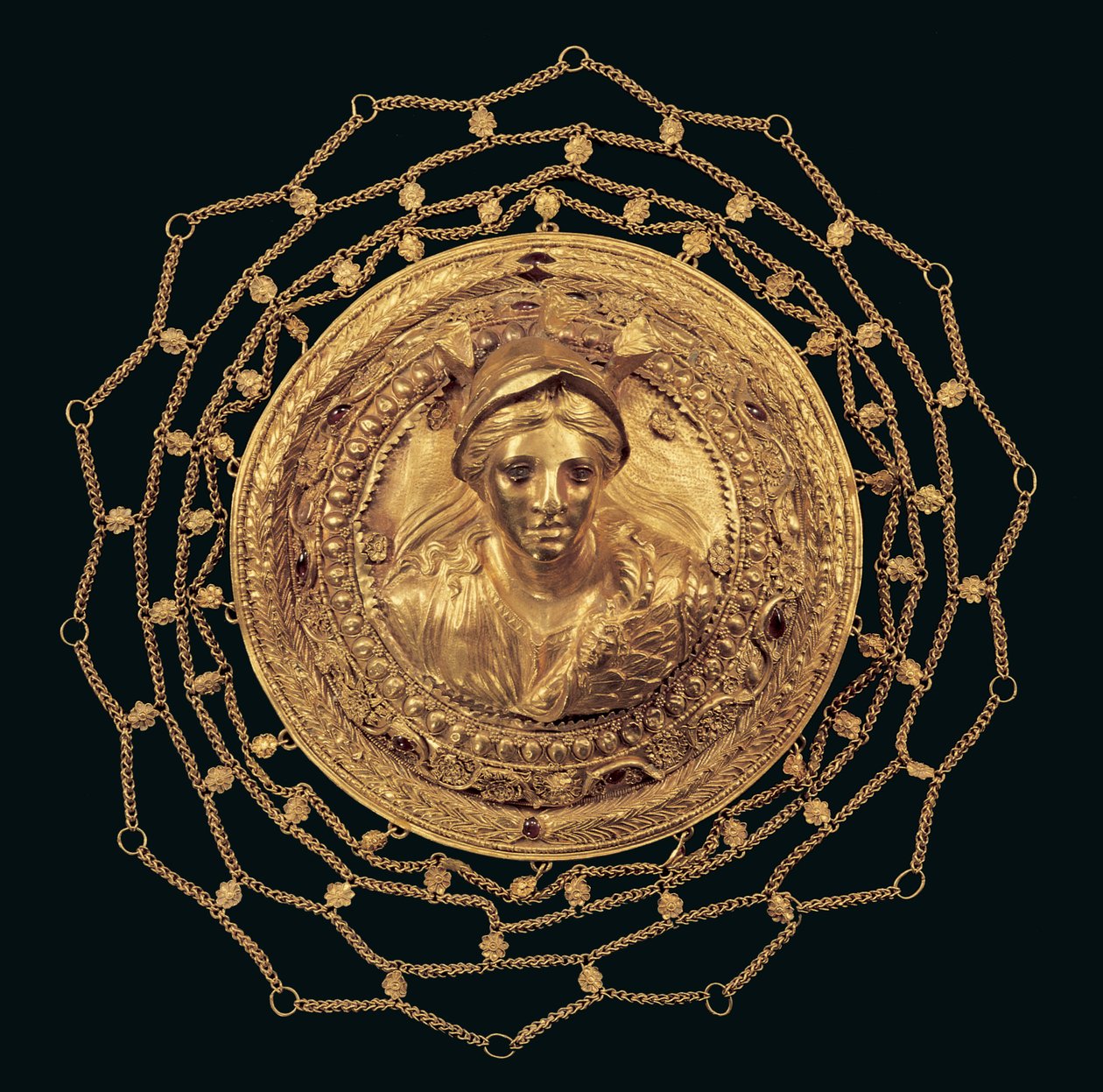 Medaljong med en byst av Athena, från Thessalia, hellenistisk period (guldskiva, granat och blå emalj) av Greek