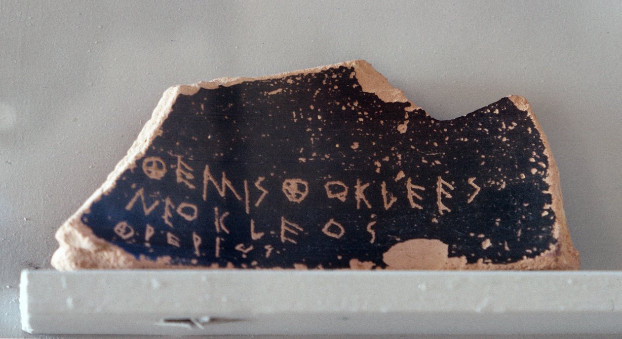 Ostrakon med namnet Themistokles, ca 472 f.Kr. (keramik) av Greek