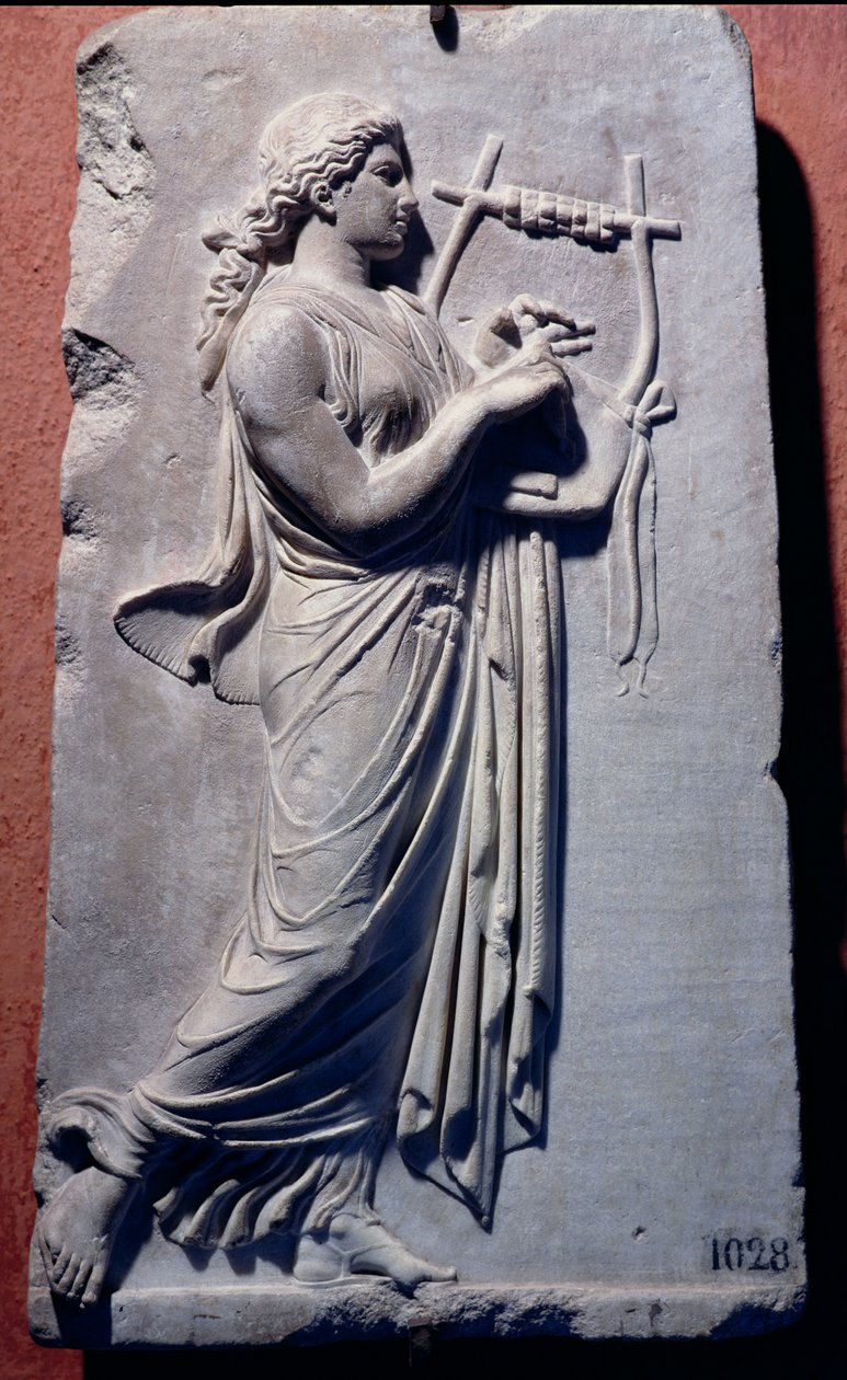 Relief föreställande Terpsichore, dansens och sångens musa. av Greek
