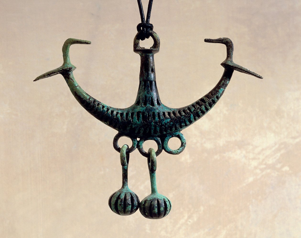 Ankarformat hänge, smycken i brons, från Axioupolis, Grekland, grekisk civilisation, 800-700-talet f.Kr. av Greek