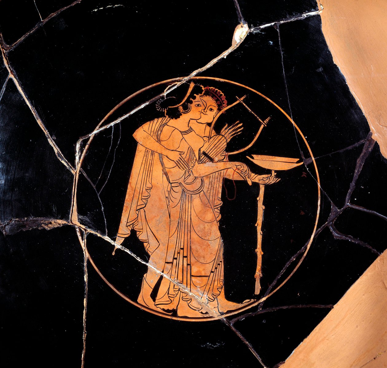 Antikens Grekland: Cup med röda figurer. Keramik tillskriven Pedieus-målaren (slutet av 600-talet f.Kr.), 510-500 f.Kr. Paris, Musée du Louvren av Greek