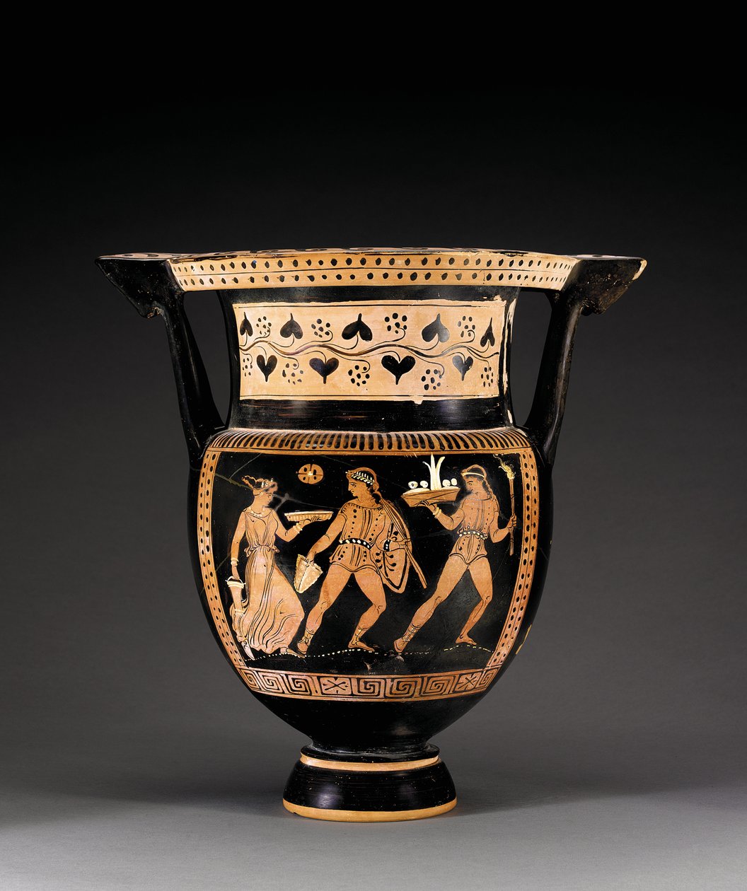 Apuliens rödfigurerade kolonnkrater, tillskriven Letet-gruppen, ca 370-360 f.Kr. av Greek