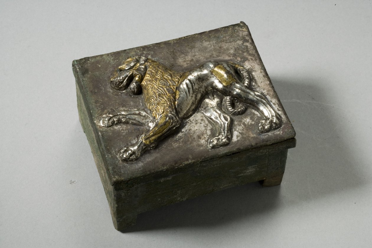 Box, hellenistisk (paket förgyllt silver) (se 270390 för lock) av Greek