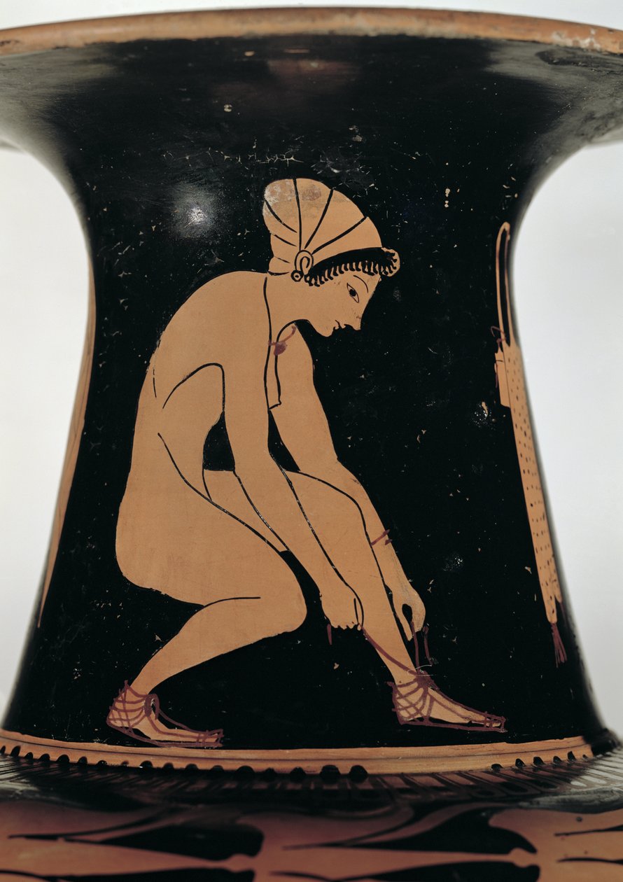 Hukande kvinna som knyter sin sandal, detalj från halsen på en attisk röd-figur amfora, gjord av Pamphaios och målad av Oltos, ca 510-500 f.Kr. (keramik) (se även 92571) av Greek