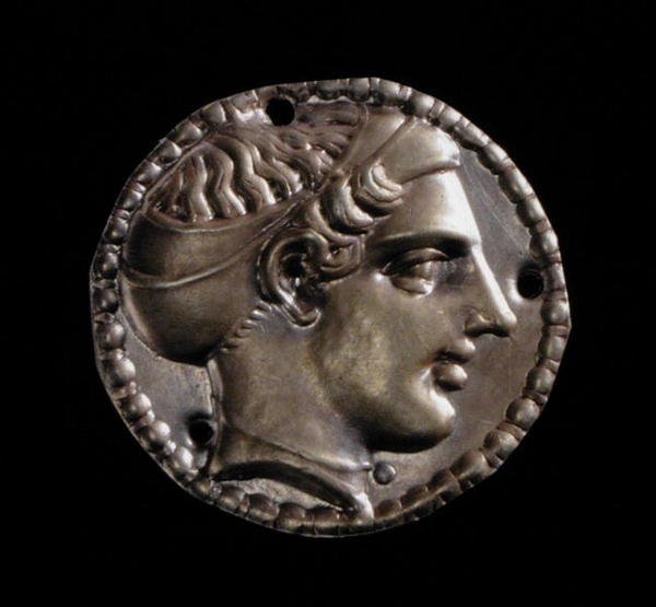 Kvinnohuvud i guld med sakos, från Kerch, 500-talet (guld) av Greek