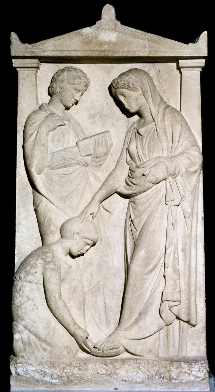 Grekisk konst: "" En piga hjälper sin älskarinna att ta av sin sandal"" Reliefstrumpor i marmor från 300-talet f.Kr. Aten, Arkeologiska museet av Greek