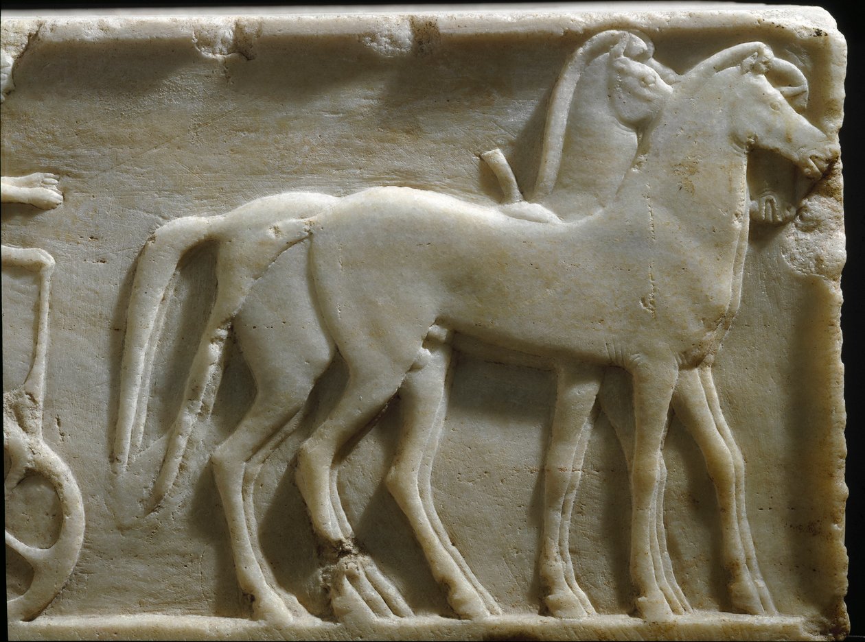 Grekisk konst: "" hästar av en quadrige"" Detalj av basen av en kouros (staty av en ung man). Marmorrelief. 490 f.Kr. Aten, Arkeologiska museet av Greek