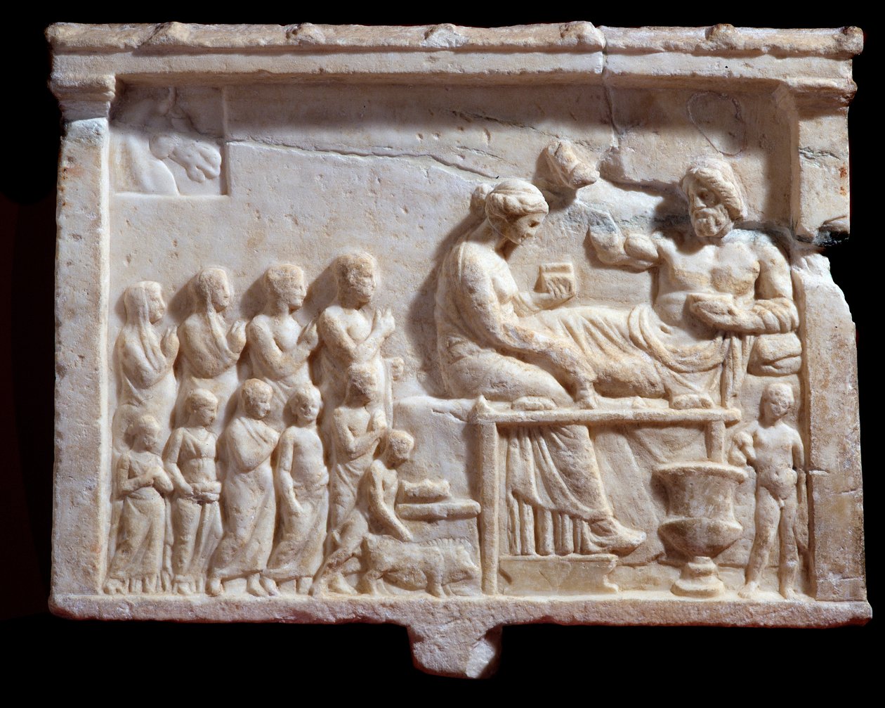 Grekisk konst: "" relief som representerar en bankettscen", 300 f.Kr. Dim 48x65x6 cm Mantua (mantua) Palazzo Ducale, Coll statuaria, inv n 6684 Italien - Grekisk civilisation: Marmorrelief som representerar bankett (48x65x6 cm), 300-talet f.Kr. - Mantua ,  av Greek