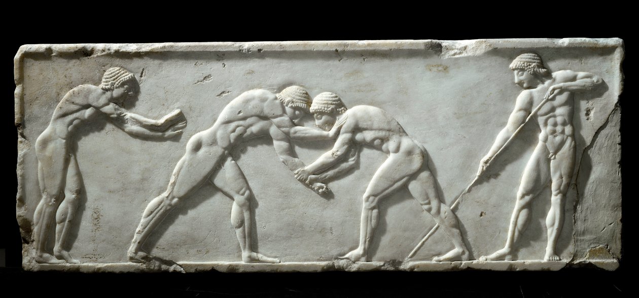 Grekisk konst: bas av kouros som representerar brottare under en kamp. Marmorreliefstrumpor, 510-500 f.Kr. - Aten, arkeologiskt museum - Fighting wrestlers - Marmorbasreliefristning av en kouros-skulptur, 510-500 f.Kr. - National Archaeological Museum, Ate av Greek