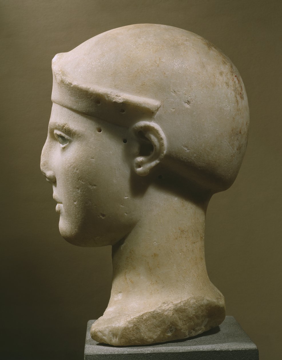 Huvud av Athena med hjälm, från Aegina, ca 470-460 f.Kr. (marmor från Parian) av Greek